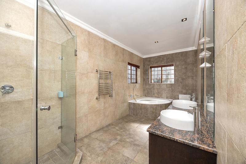 5 Bedroom Property for Sale in Bloubergrant Western Cape